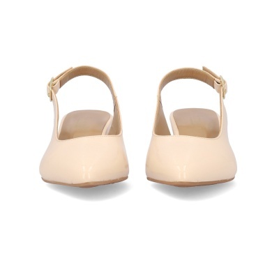 sapatos femininos nude com tira ajustável e salto baixo