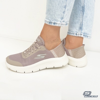 Ténis lilás clara Skechers com sola branca e logótipo nas laterais