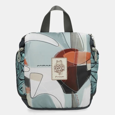 Mochila colorida com padrão abstrato e etiqueta de gato