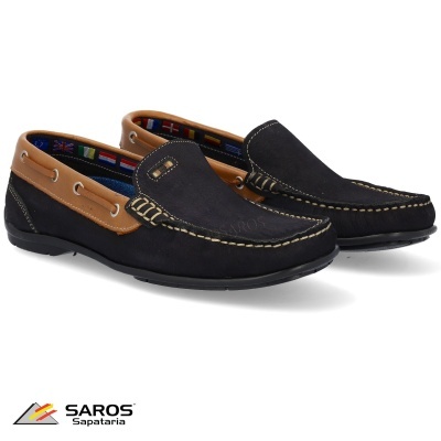 Sapatos tipo mocassim preto e castanho com costuras visíveis e logotipo Saros Sapataria