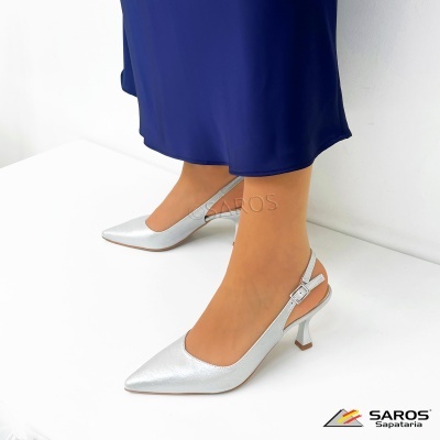 Sapatos femininos prateados de salto médio com tira ajustável