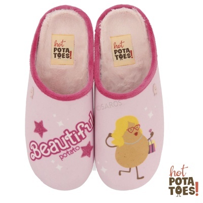 Chinelos cor de rosa com interior peludo, texto 'Beautiful potato' e ilustração de batata com cabelo e óculos
