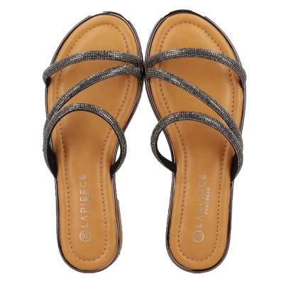 Sandálias femininas pretas com tiras brilhantes e palmilha camel