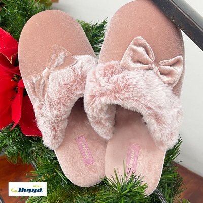 Chinelos de quarto rosa claro com laço e pelo sintético