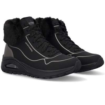 botas pretas Skechers com pelo sintético e sola grossa