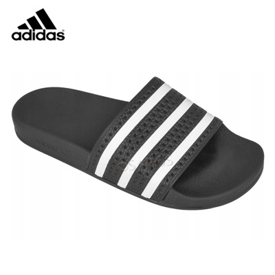 Chinelo desportivo preto Adidas com riscas brancas