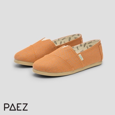 Ténis femininos laranja Paez em tecido com padrão de malha e sola bege clara