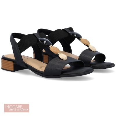 Sandálias pretas com detalhe dourado e salto baixo