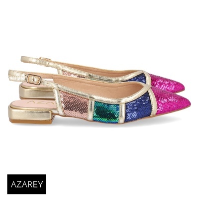 Sapatos rasos com lantejoulas coloridas e tiras douradas
