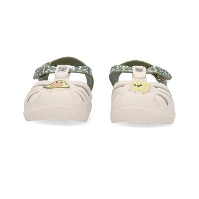 Sandálias infantis rosa claro com tira verde e desenhos de frutas