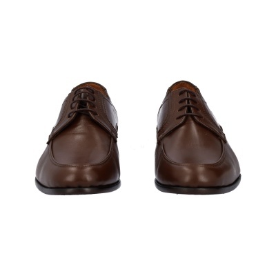 Sapatos de homem em couro castanho com atacadores
