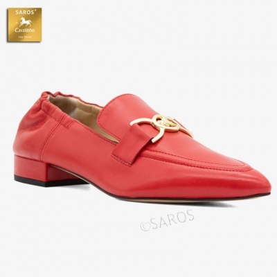 Sapato feminino vermelho de pele com detalhe dourado e logótipo SAROS Cvalinho