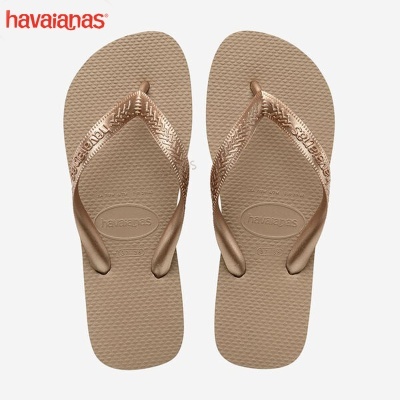 Sandálias havaianas castanhas em vista superior