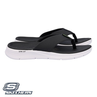 Chinelos pretos e brancos Skechers com sola Ultra Light