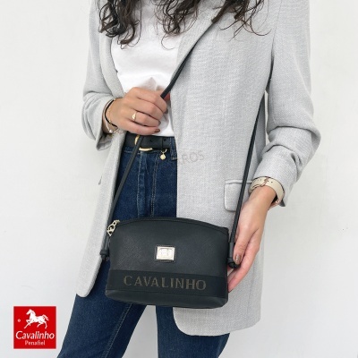 Mala preta pequena Cavalinho com logótipo metálico e alça ajustável