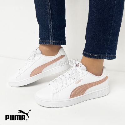 Ténis de senhora PUMA brancos com risca rosa metalizado e atacadores brancos