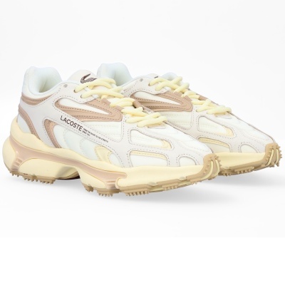 Sapatilhas Lacoste bege e branco com solas grossas em amarelo claro