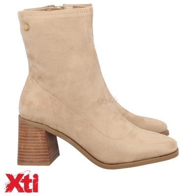 Bota feminina bege com salto alto de camurça