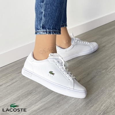 Ténis Lacoste brancos de couro com logo de crocodilo verde