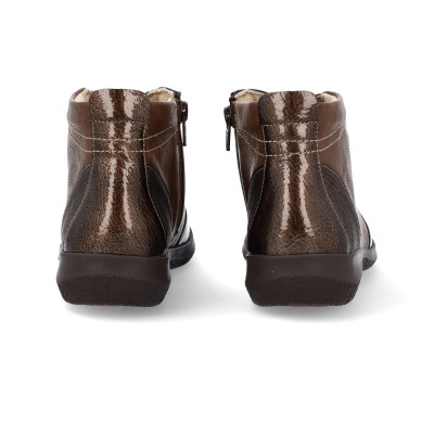 Botas castanhas de couro com zíper lateral vistas da parte de trás.