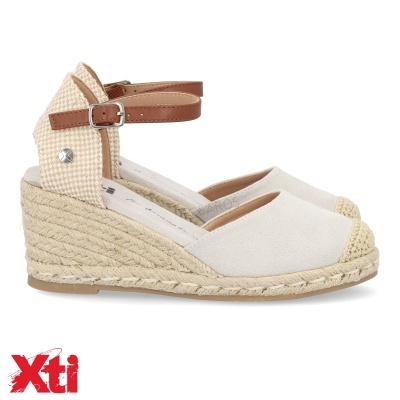 Sandálias de cunha brancas com salto em corda e tira castanha