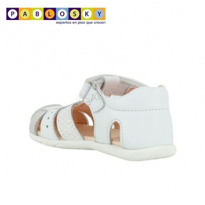 Sandália infantil branca de pele com velcro e sola branca