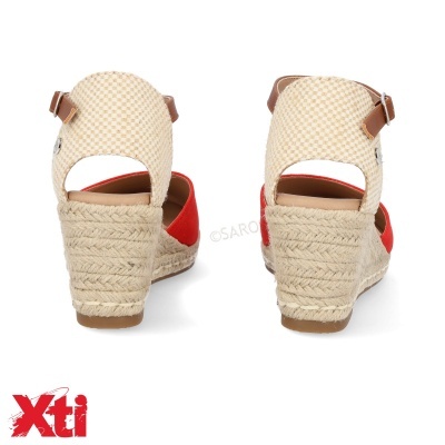 Sandálias de cunha bege e vermelho com salto de corda trançada e tira atrás quadriculada