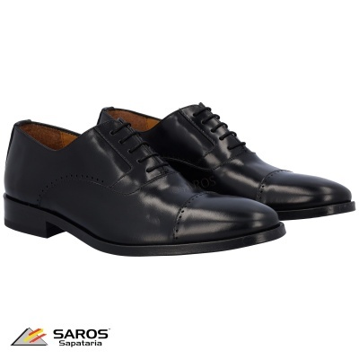 Sapatos sociais masculinos pretos em couro com detalhes perfurados