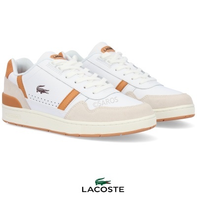 Sapatilhas Lacoste brancas com detalhes castanhos e logótipo de crocodilo na lateral.