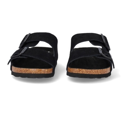 Sandálias pretas com tiras de veludo e fivelas