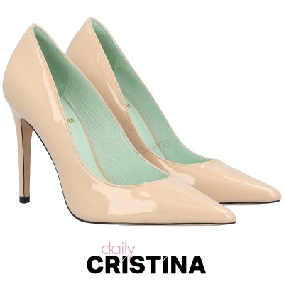 Sapatos de salto alto verniz bege com interior verde pastel