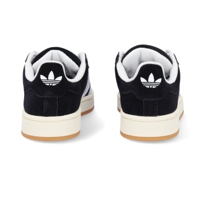 Sapatilhas Adidas pretas e brancas vista traseira