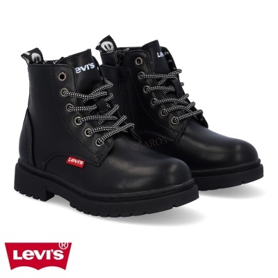 Botas pretas Levi's com atacadores e etiqueta vermelha
