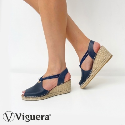 Sandálias de cunha azul escuro com sola de cortiça