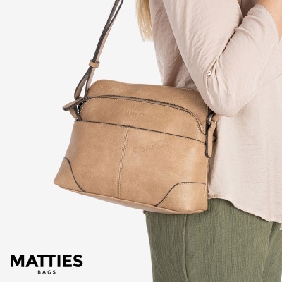 Mala de ombro bege claro em pele sintética com fecho e bolso frontal