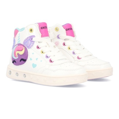 Ténis altos brancos com aplicações coloridas de unicórnio e corações, sola branca