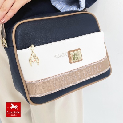 Mala transversal Cavalinho azul escura, branca e bege com fecho dourado e etiqueta frontal