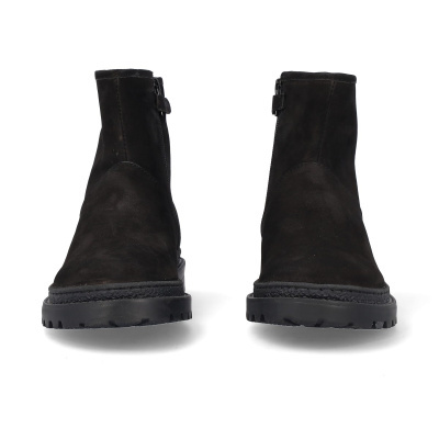 Botas pretas de pele camurça com sola robusta vista frontal