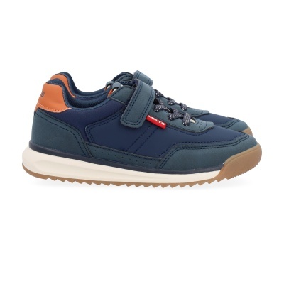 Sapatilhas Levis azuis com detalhes laranja, sola branca e castanha, com cadarços e velcro.