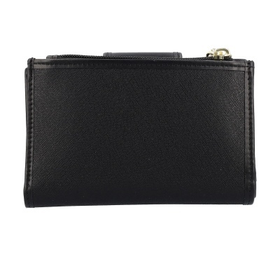 Carteira preta de material sintético com fecho metal dourado