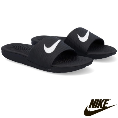 Chinelos Nike pretos com logo branco