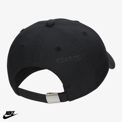 Boné preto com fecho ajustável metálico e texto bordado QSAPOS