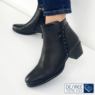 Botins pretos de senhora em pele com salto médio e tachas