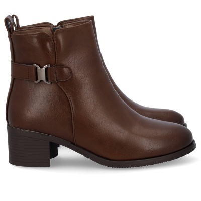 Botas de cano curto femininas castanhas em couro com salto médio