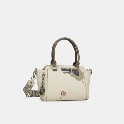 Mala de mão creme com decoração e pegas castanhas