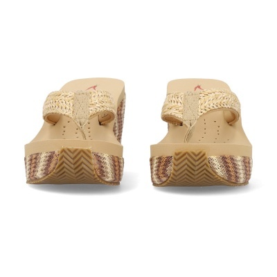 Chinelos femininos salto alto com tiras trançadas bege e salto com padrão castanho e branco