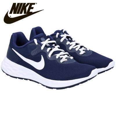 Tênis desportivos Nike azuis com sola branca e atacadores brancos