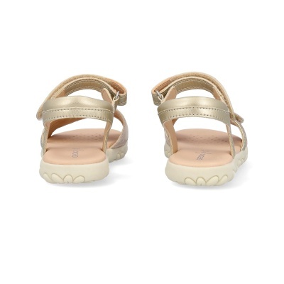 Sandálias douradas femininas com sola branca vistas por trás