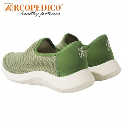 Botas de desporto verdes ARCOPEDICO com sola branca e texto EASY FIT