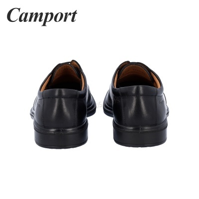 Sapatos pretos de couro da marca Camport vistos da parte de trás